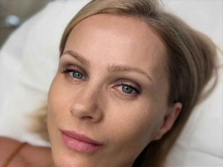 Overplucked thin eyebrows before ombré powder brows by Kasia Marnik in Lyndhurst NJ